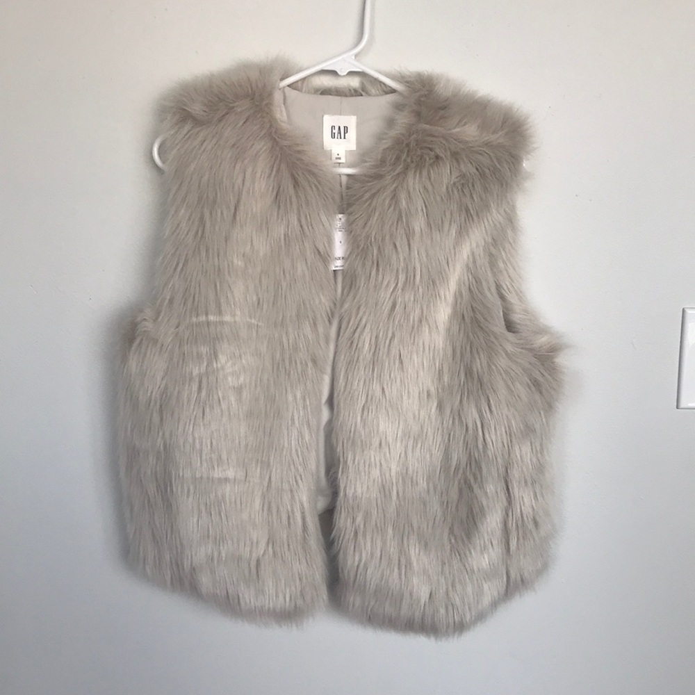 GAP Faux Fur vest